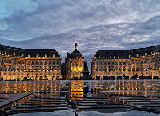 Bordeaux - Place de la bourse au coucher du soleil